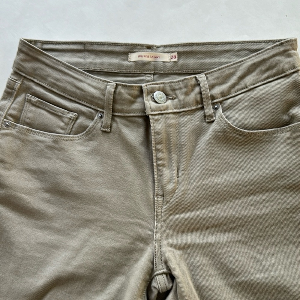 Levi’s mid rise skinnies
